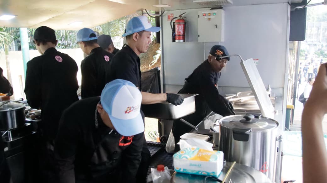 Chef Hideki Sampaikan Ucapan Selamat Hari Bhayangkara ke-80 Lewat Nasi Goreng