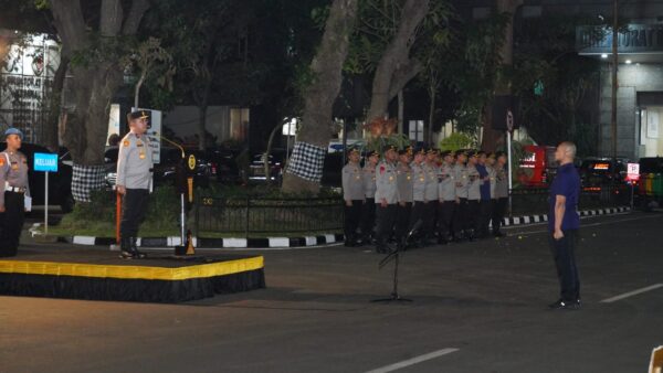 Personel kepolisian mengikuti apel kesiapan Operasi Berantas Jaya 2026 di Lapangan Apel Polda Metro Jaya.