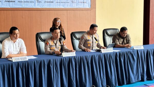 Kasat Reskrim Polres Metro Jakarta Pusat AKBP Roby Heri Saputra dalam rilis perkara Percetakan Mau Print di Polres Metro Jakarta Pusat, Jumat, 26 Juni 2026.