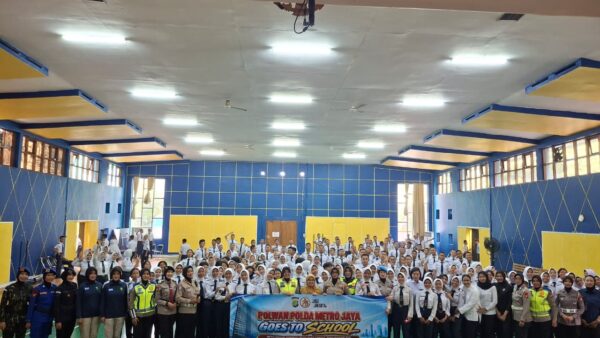 Polwan Polda Metro Jaya Edukasi 330 Pelajar SMKN 29 Jakarta soal Pergaulan Aman hingga Literasi Digital