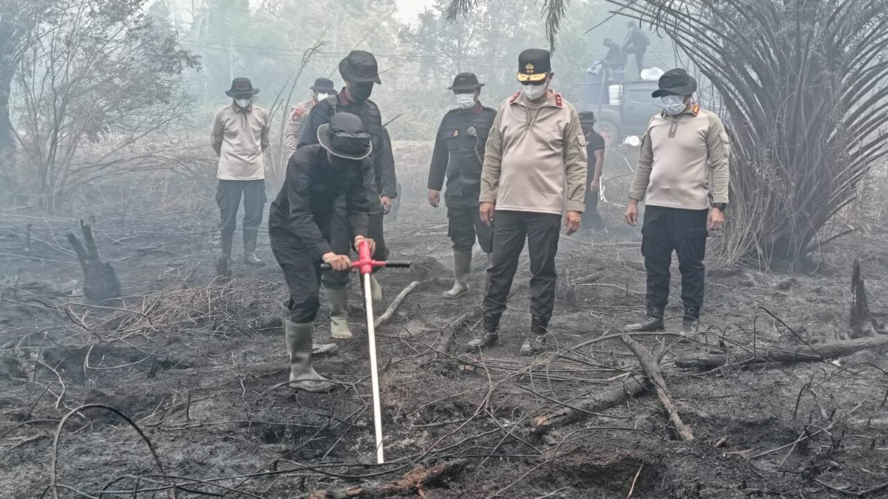 Polda Kalteng Optimalkan Serbuk Tepung Singkong "Hertindo AF31", Untuk Padamkan Bara di Lahan Gambut
