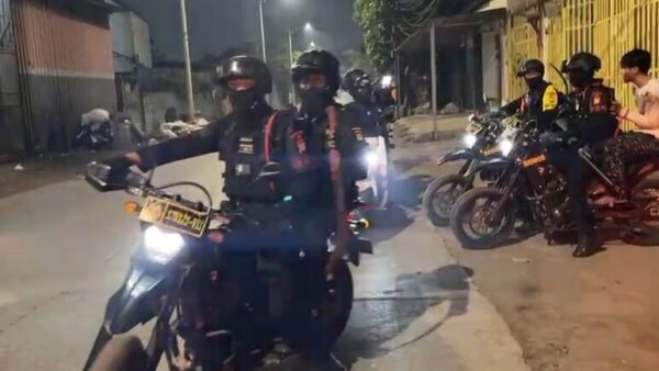 Patroli Brimob di Jakut Amankan 7 Pemuda, Pisau dan Celurit Ditemukan